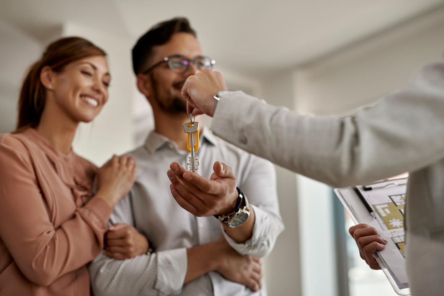 New homeowner receiving keys with bridge loan.
